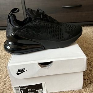 Nike air max 270 7w/ 5.5y